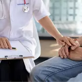 пациент у доктора для лечения наркомании